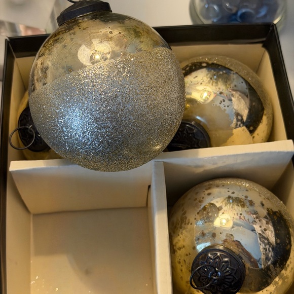 Rachel Zoe Luxe Gold Holiday Ornaments 2 box See Video - Picture 5 of 6